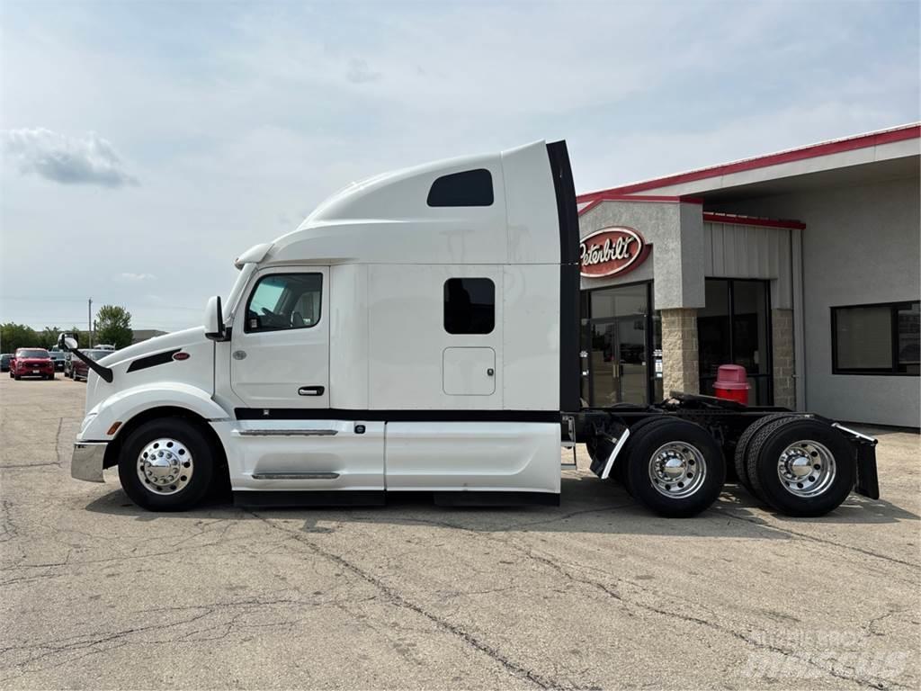 Peterbilt 579 Conventional Trucks / Tractor Trucks