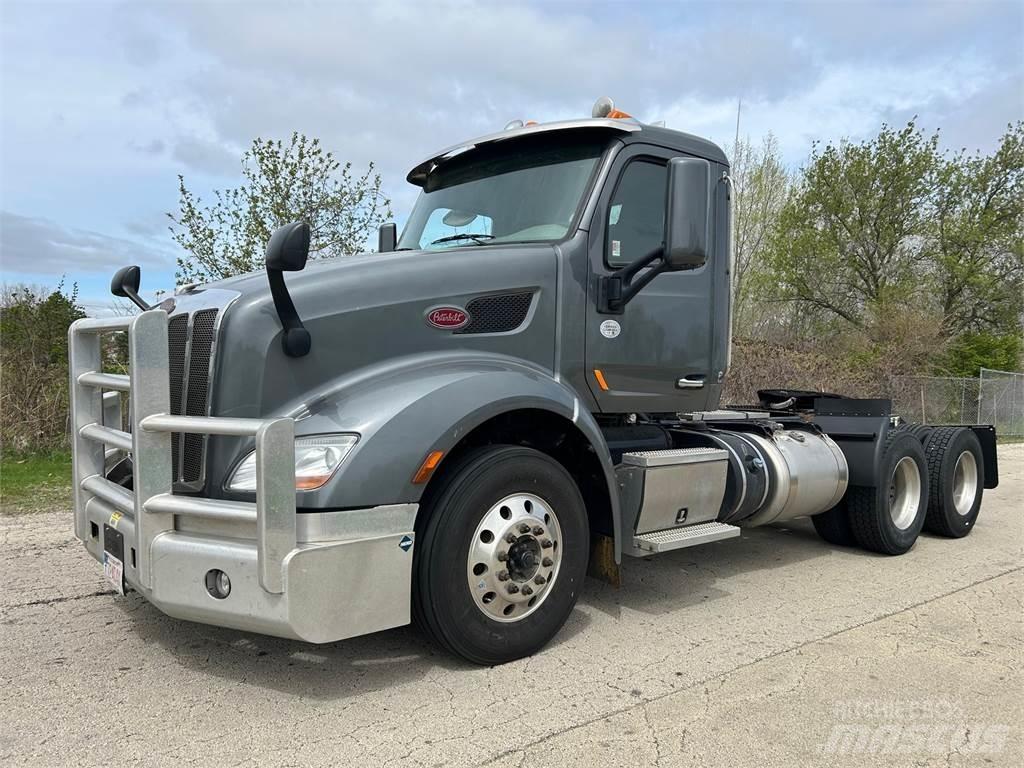 Peterbilt 579 Conventional Trucks / Tractor Trucks