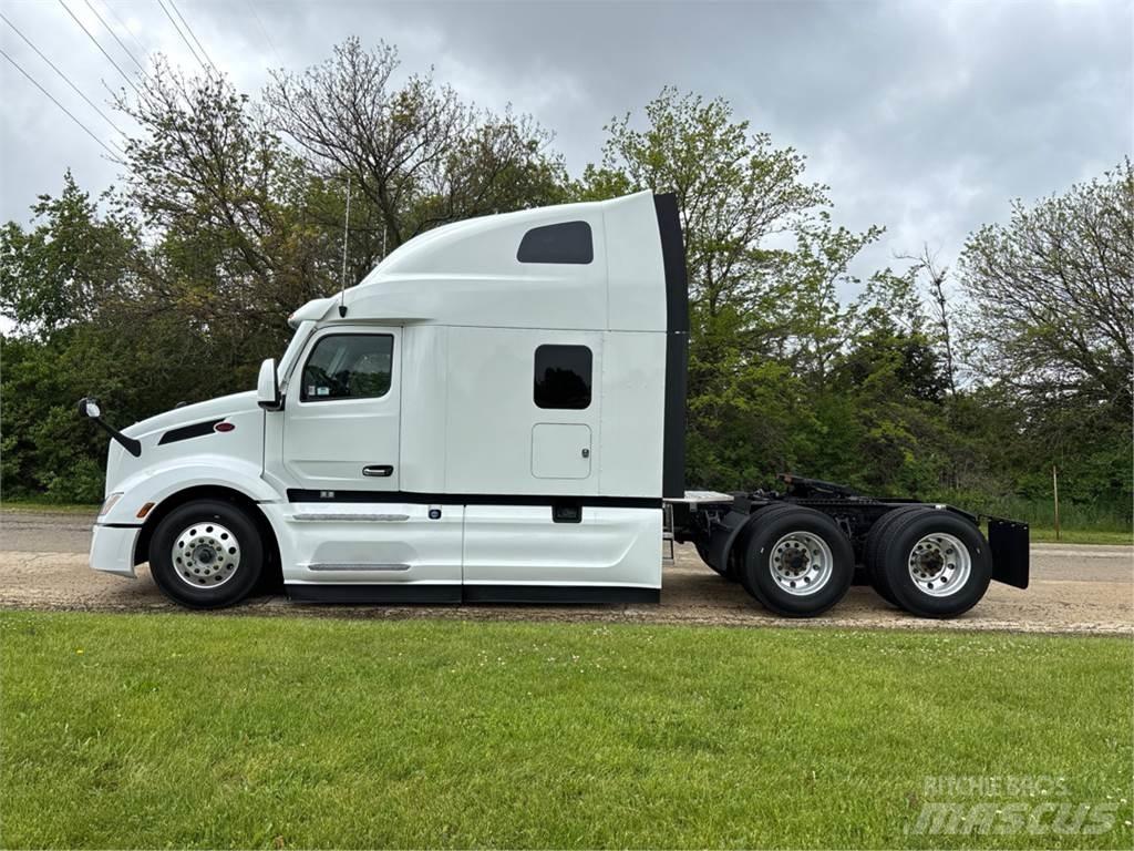 Peterbilt 579 Conventional Trucks / Tractor Trucks