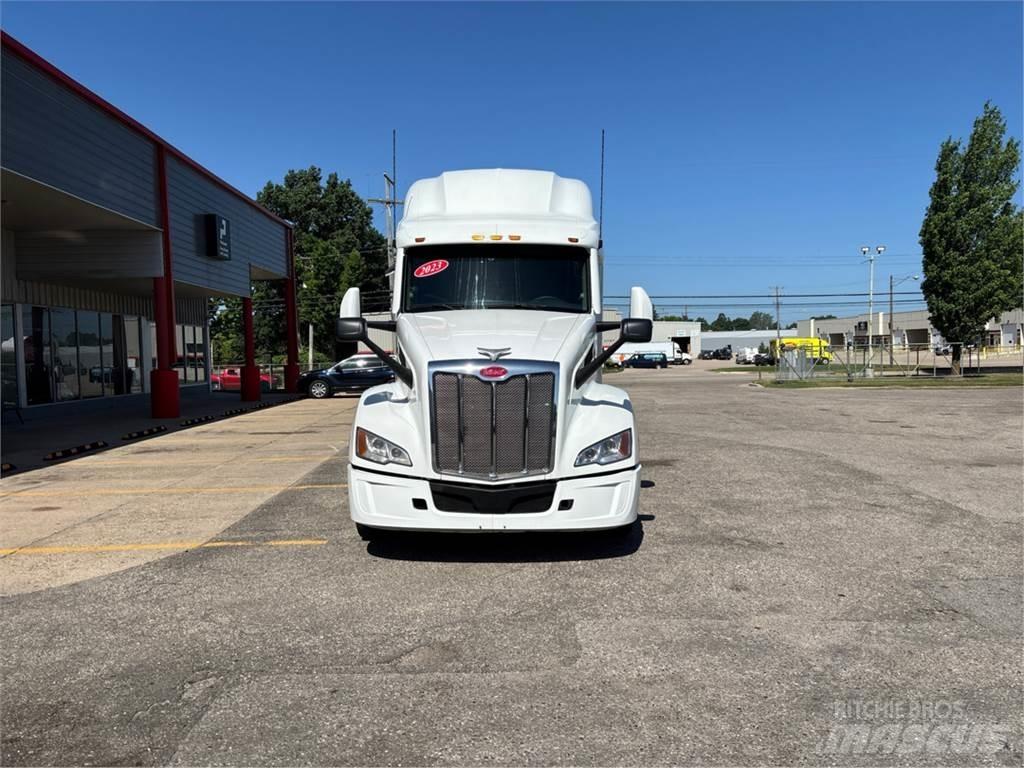 Peterbilt 579 Conventional Trucks / Tractor Trucks