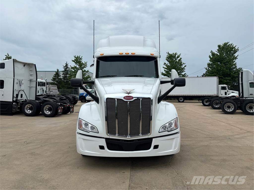 Peterbilt 579 Conventional Trucks / Tractor Trucks
