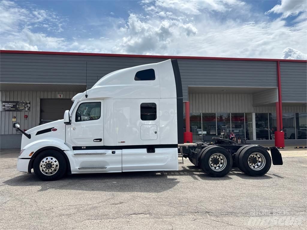 Peterbilt 579 Conventional Trucks / Tractor Trucks