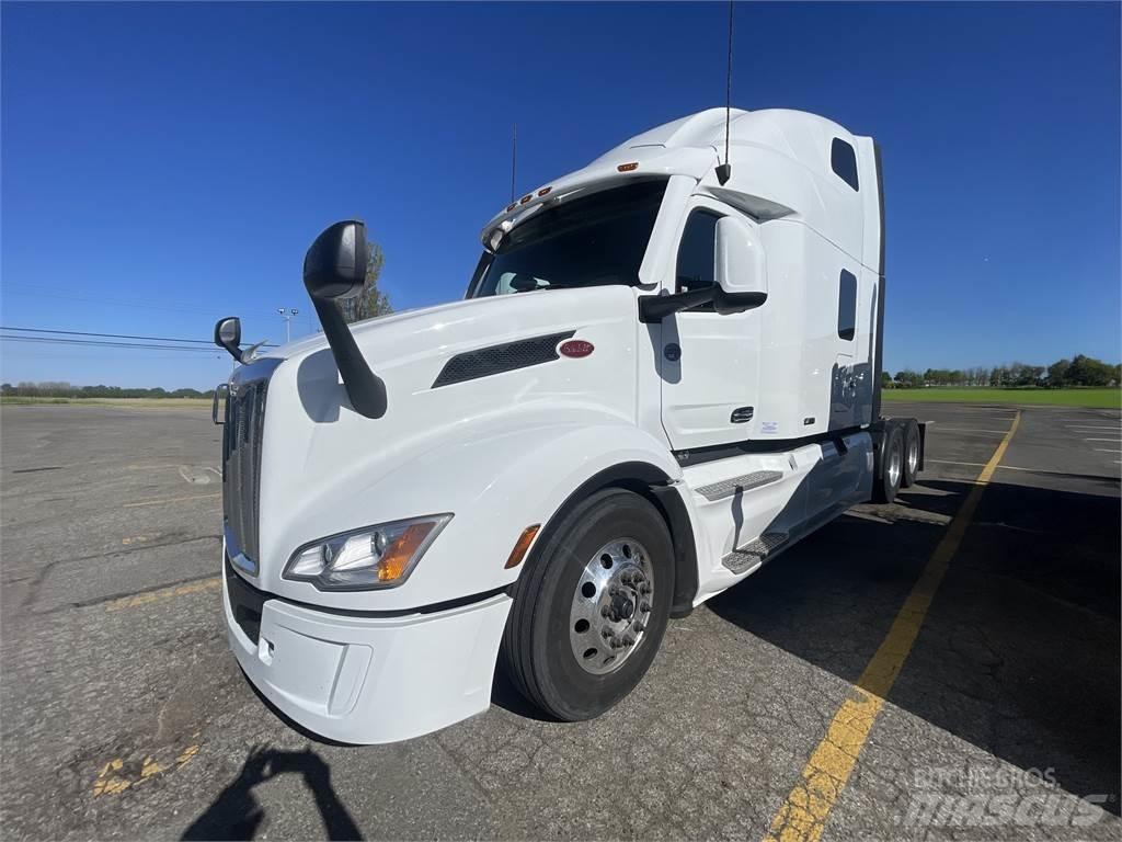 Peterbilt 579 Conventional Trucks / Tractor Trucks