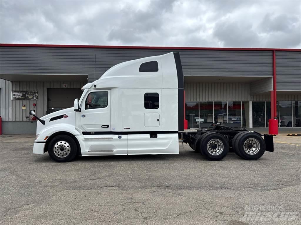 Peterbilt 579 Conventional Trucks / Tractor Trucks