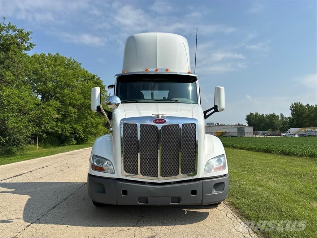Peterbilt 579 Conventional Trucks / Tractor Trucks