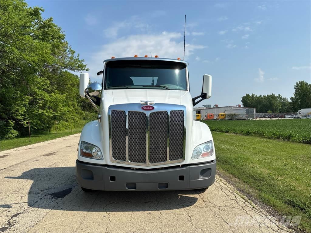Peterbilt 579 Conventional Trucks / Tractor Trucks