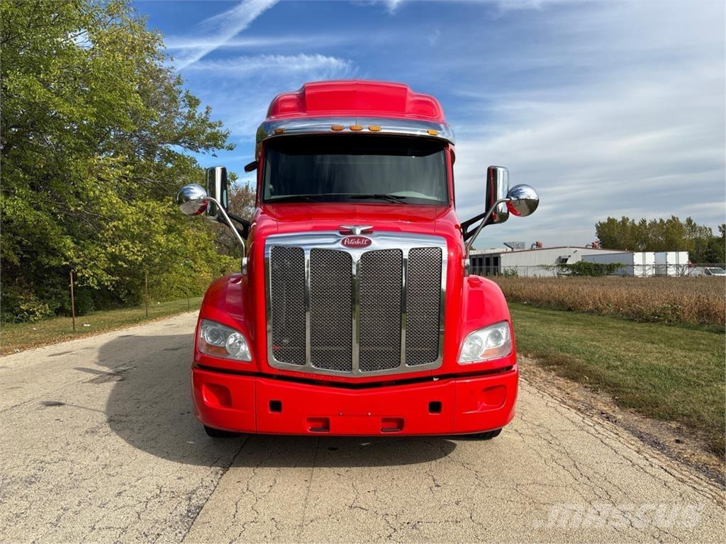 Peterbilt 579 Conventional Trucks / Tractor Trucks