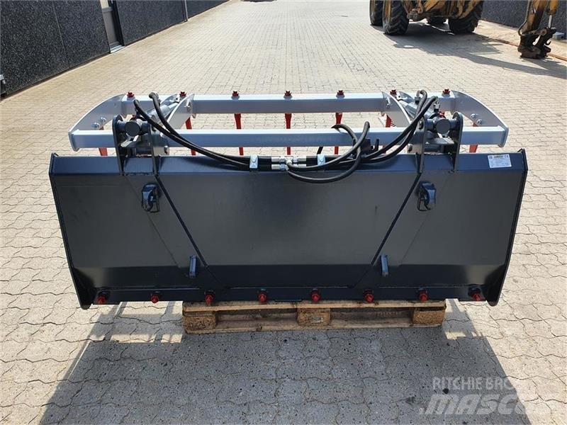  - - - Other tractor accessories
