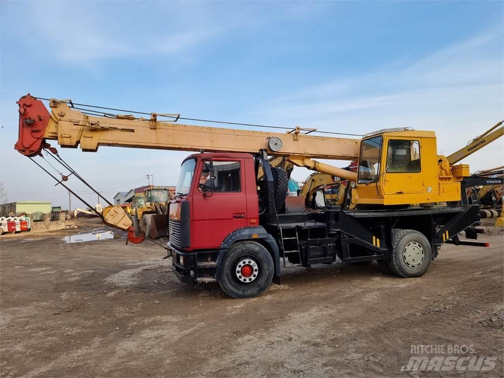 MAZ 533731 Mobile and all terrain cranes