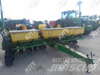 John Deere 1750 Drills