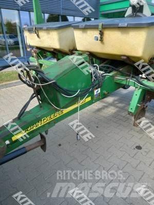 John Deere 1750 Drills