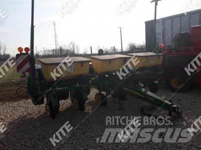 John Deere 1755 Drills