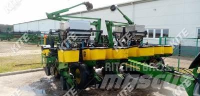 John Deere 1760 Drills