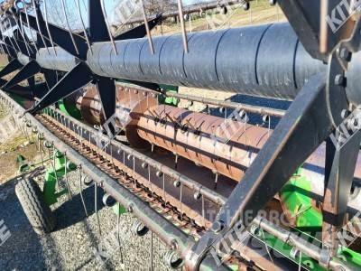 John Deere 9560 WTS 2WD Combine Harvesters
