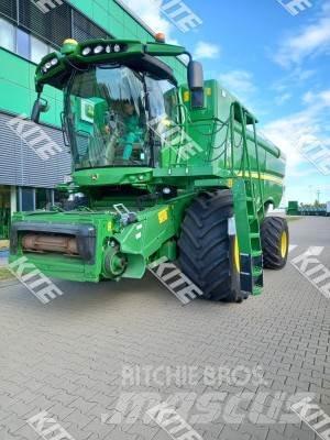 John Deere S780i Combine Harvesters