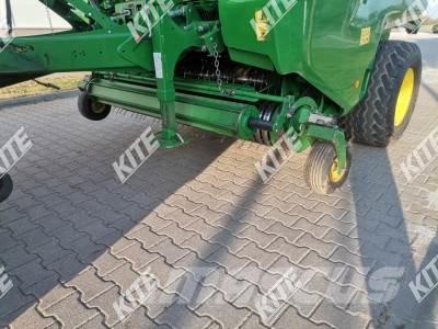 John Deere V451 R Round Balers