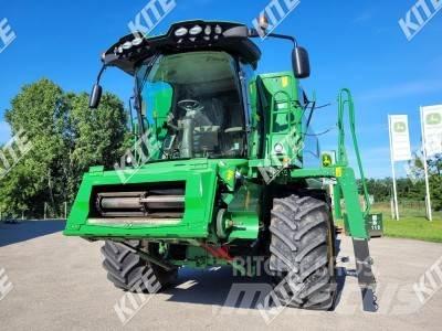 John Deere W540 2WD Combine Harvesters