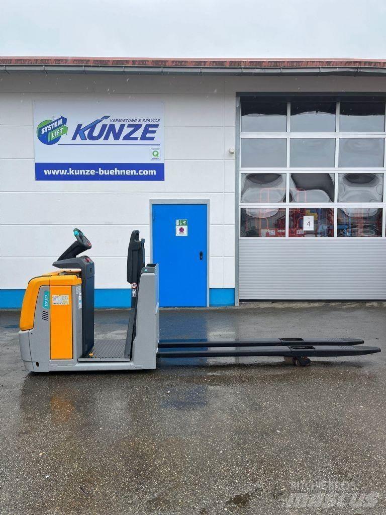 Jungheinrich ECE225 Medium lift order picker