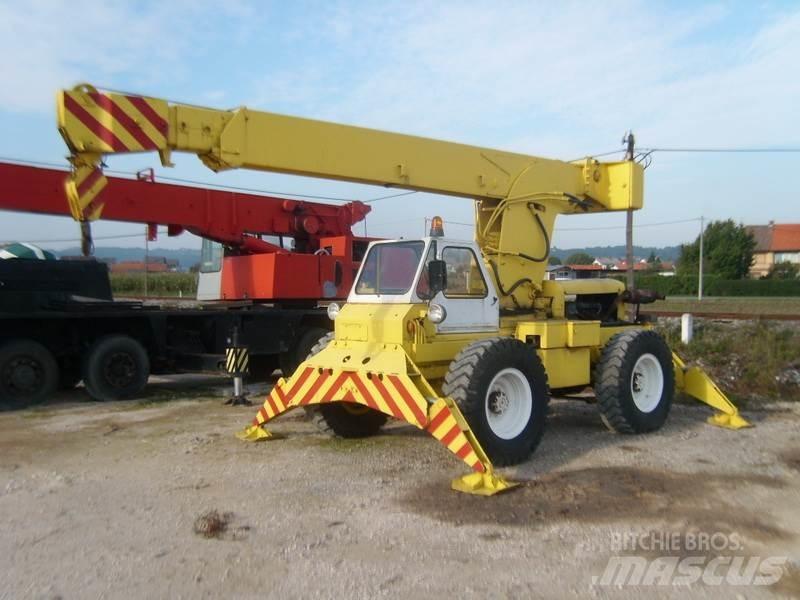 Austin WESTERN Rough Terrain Cranes