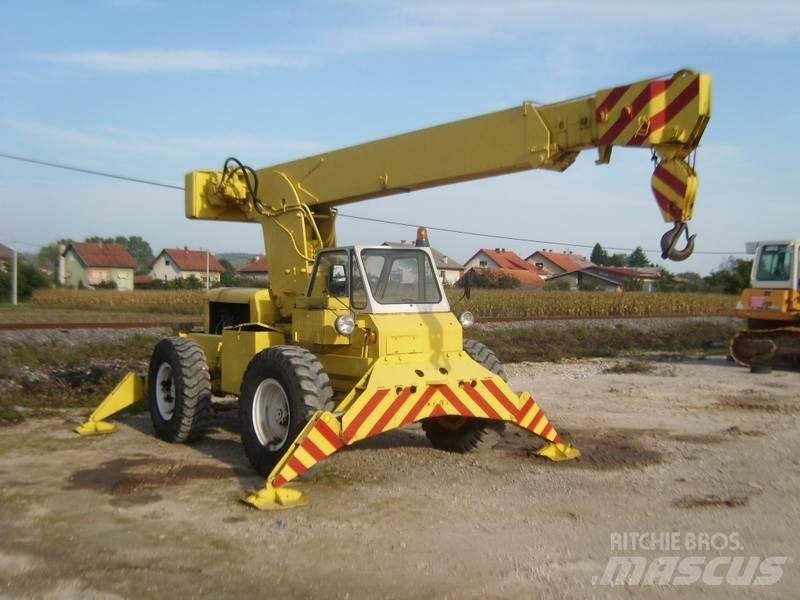 Austin WESTERN Rough Terrain Cranes