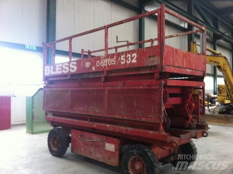  AZ 1009 Articulated boom lifts