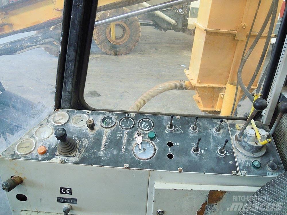Böhler DTC 118 Surface drill rigs