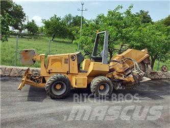 CASE 560 Trenchers