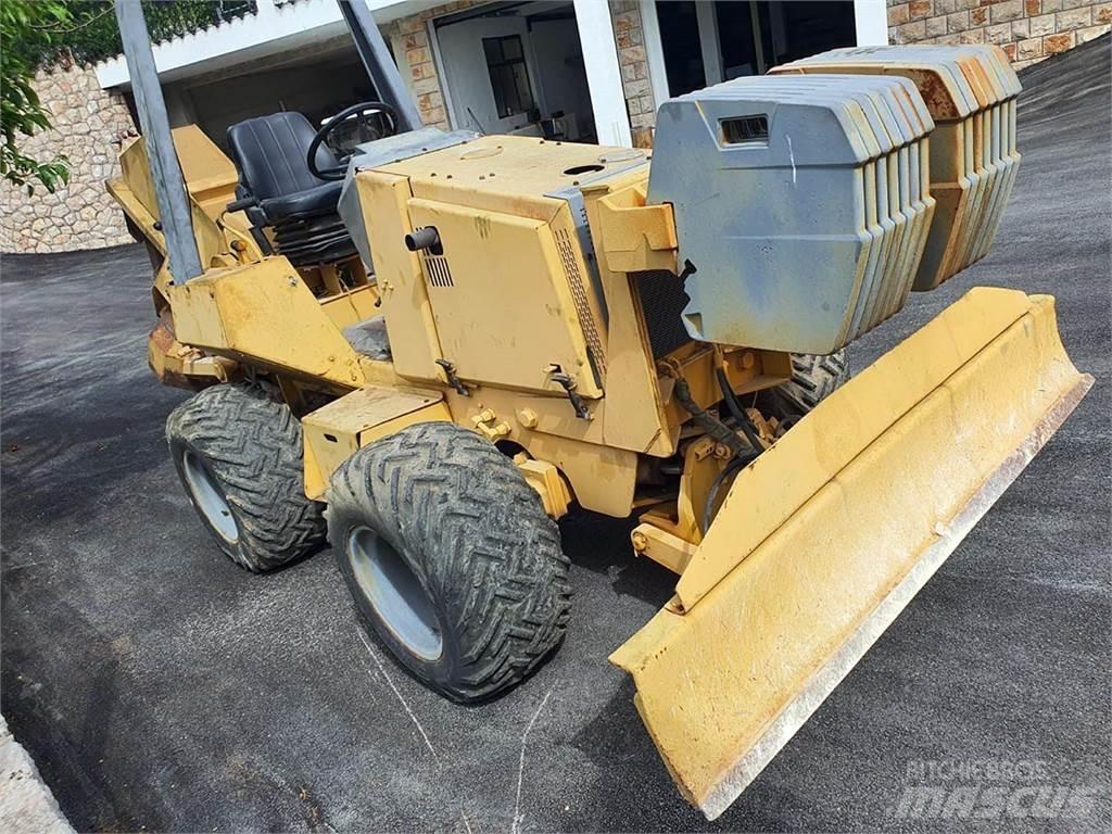 CASE 560 Trenchers