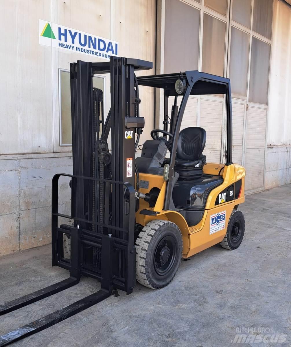 CAT DP25N Diesel Forklifts