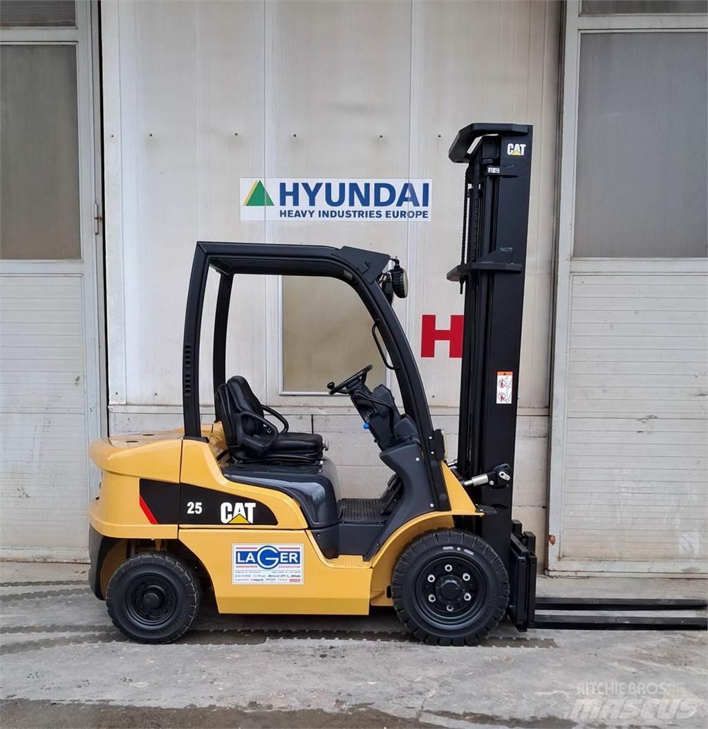 CAT DP25N Diesel Forklifts