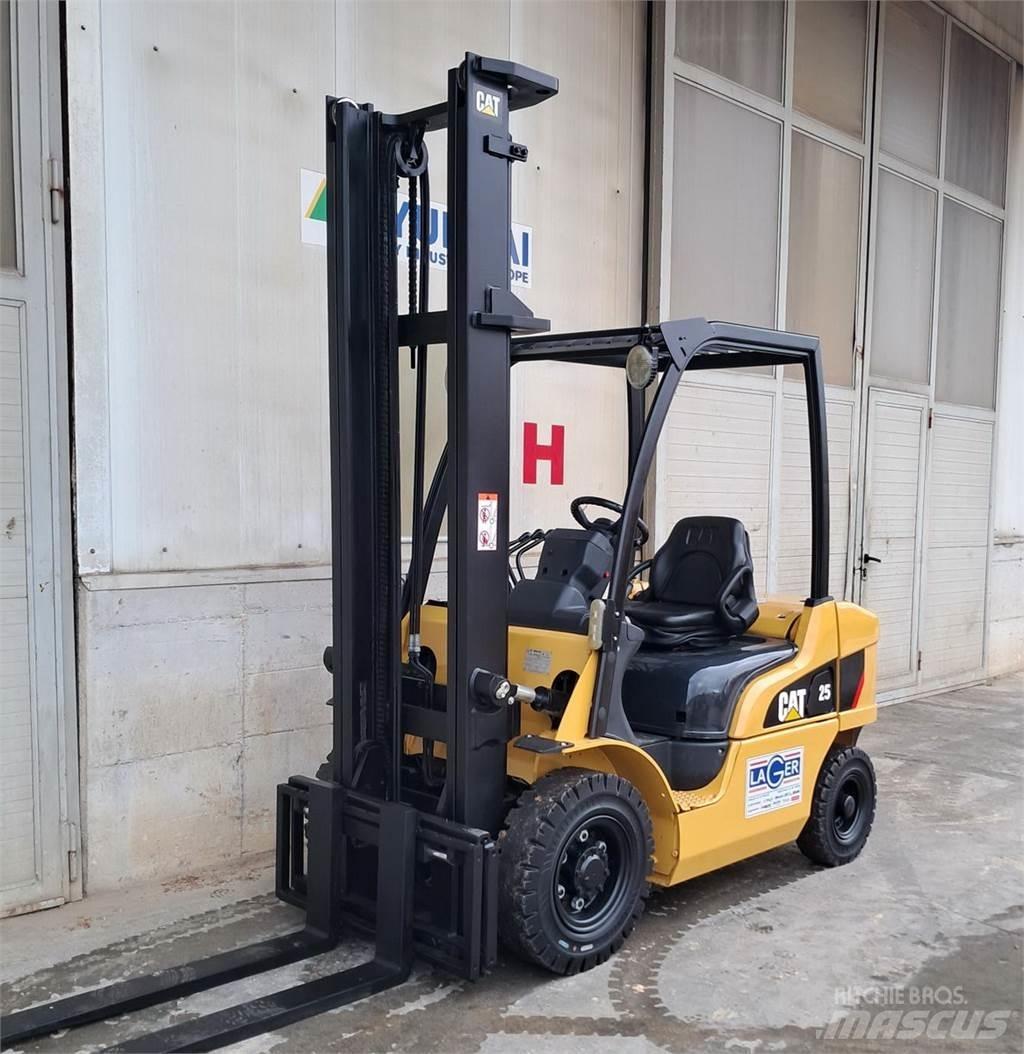 CAT DP25N Diesel Forklifts