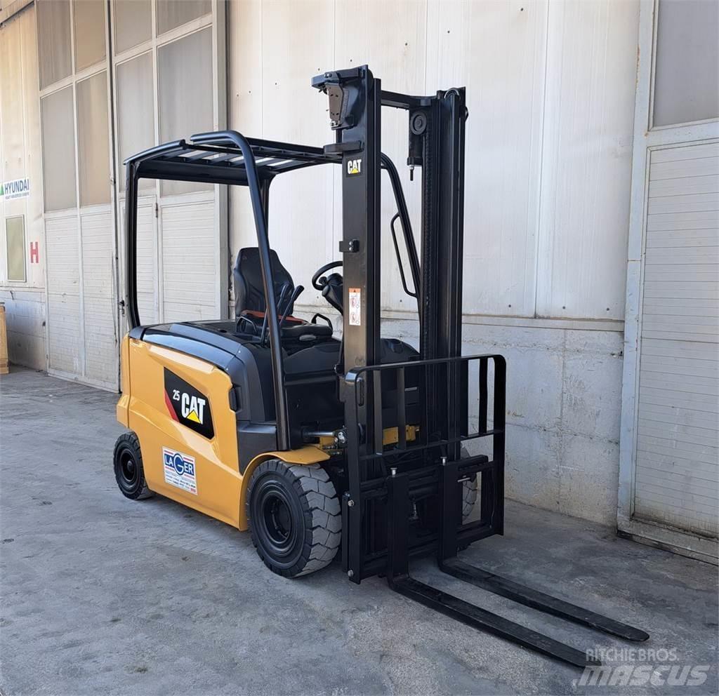 CAT EP25N Electric Forklifts