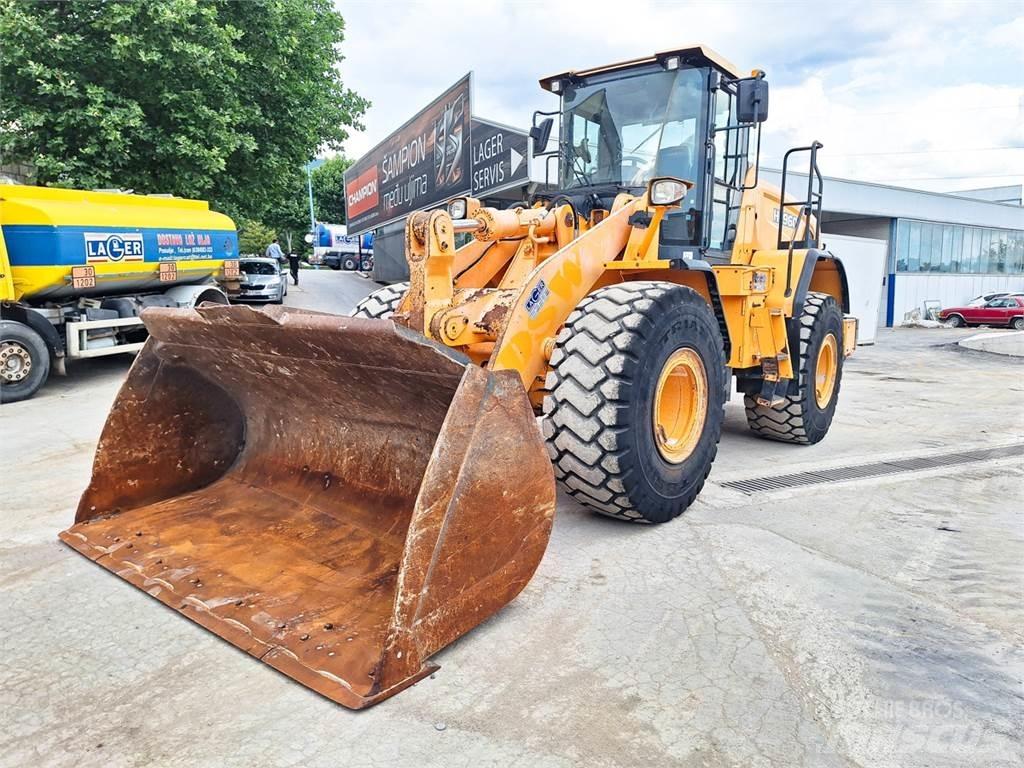 Hyundai HL960 Wheel Loaders