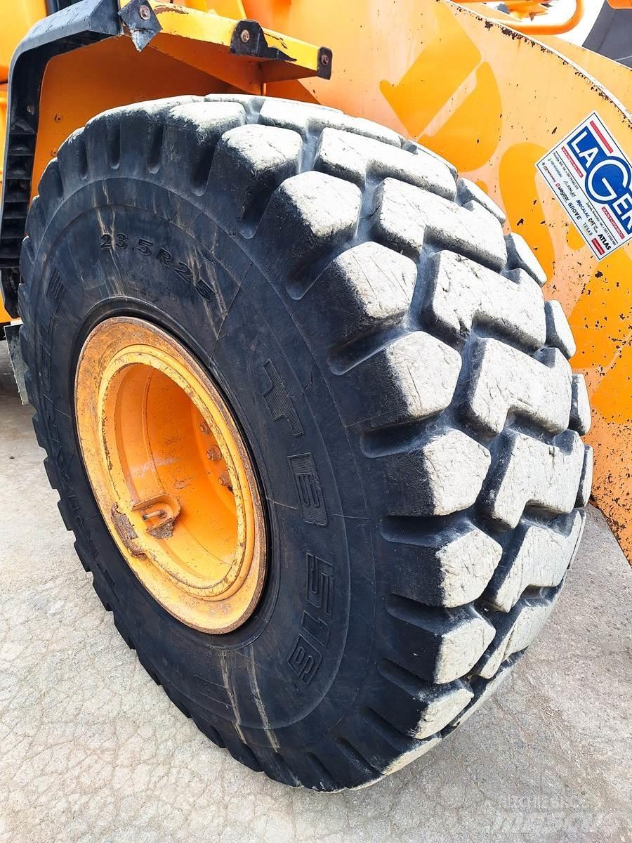 Hyundai HL960 Wheel Loaders