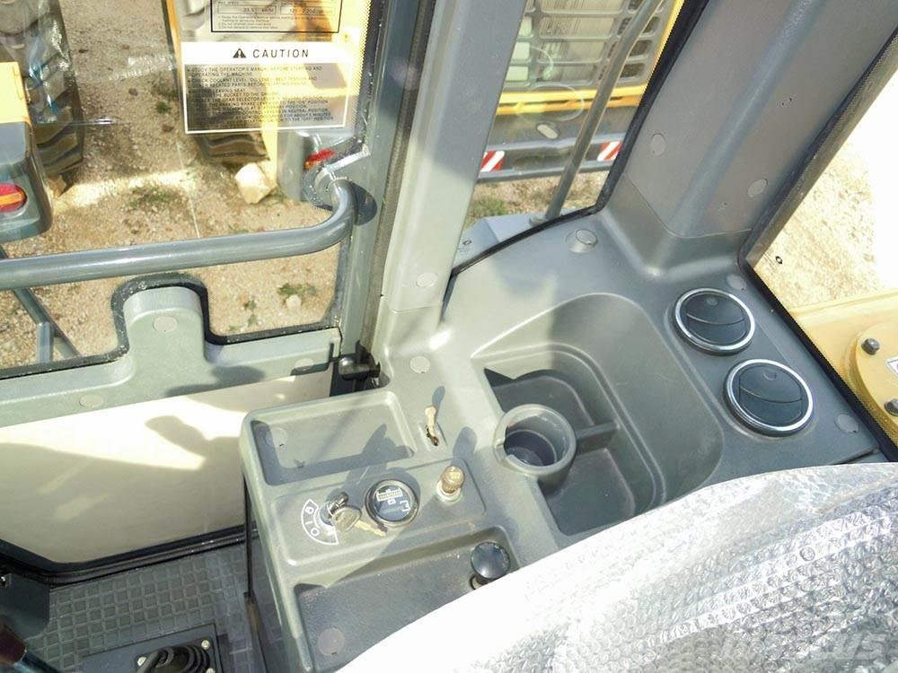 Hyundai SL763 Wheel Loaders