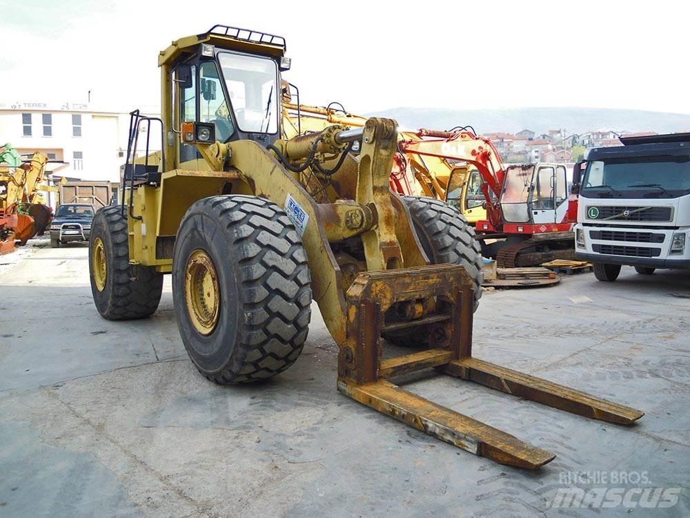 Komatsu WA500-1 Wheel Loaders