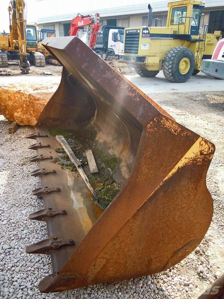 Komatsu WA500-1 Wheel Loaders