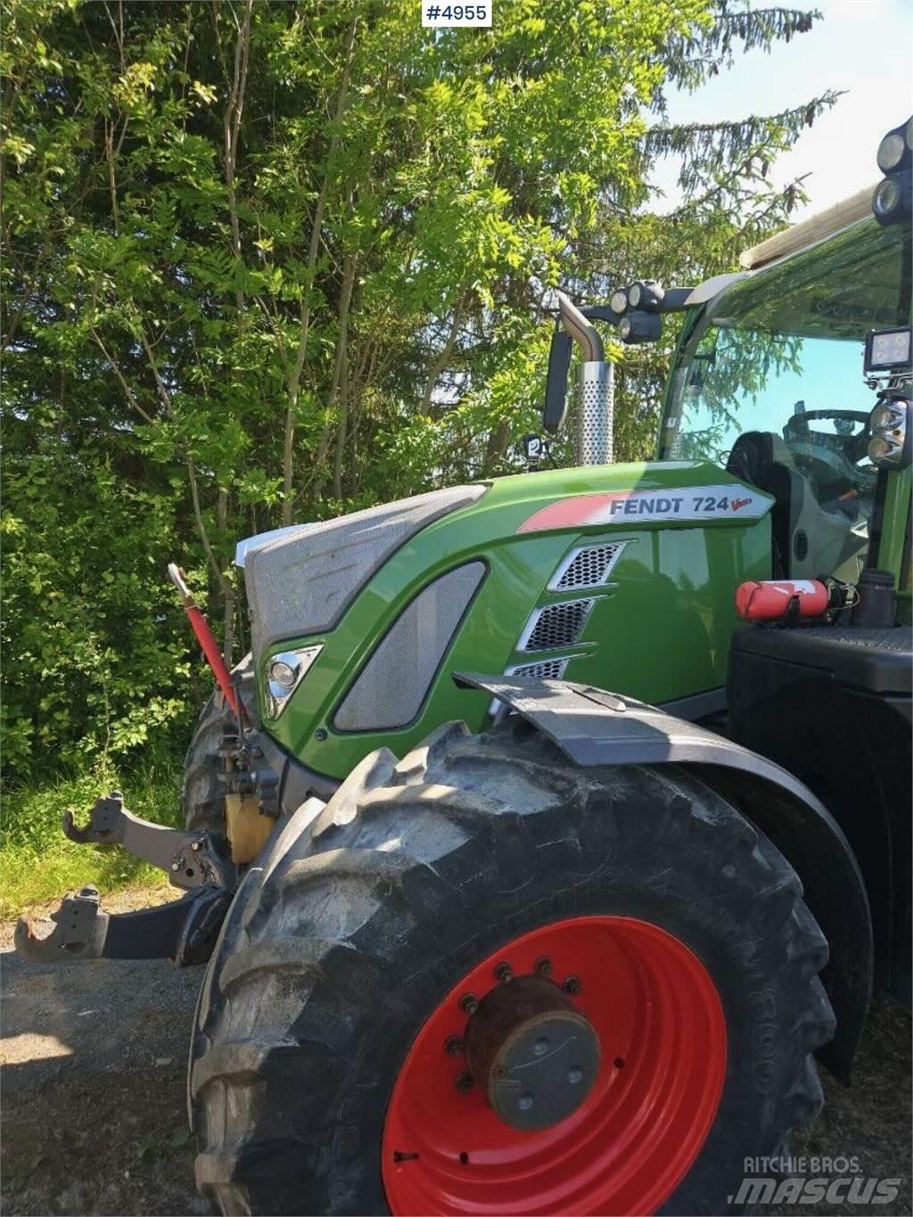 Fendt 724 Vario Tractors