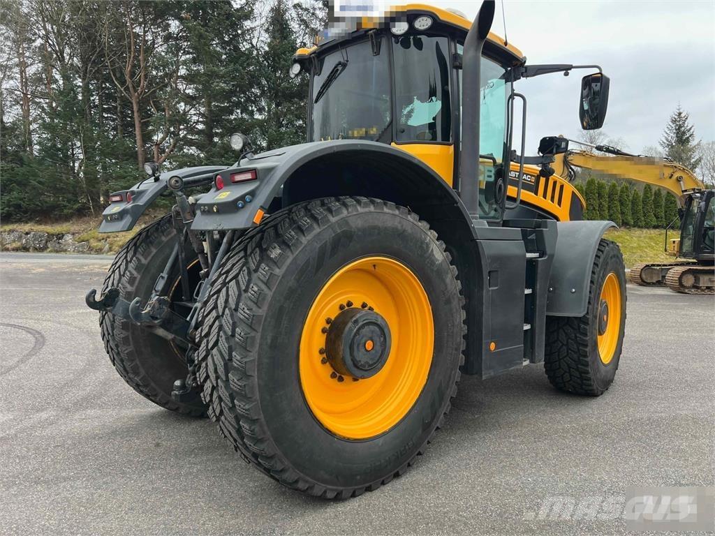 JCB Fastrac 8330 Tractors