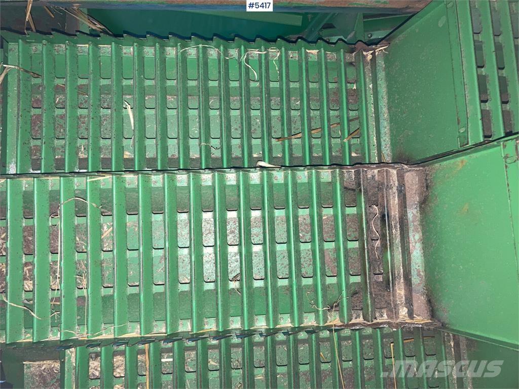 John Deere 1042 Combine Harvesters