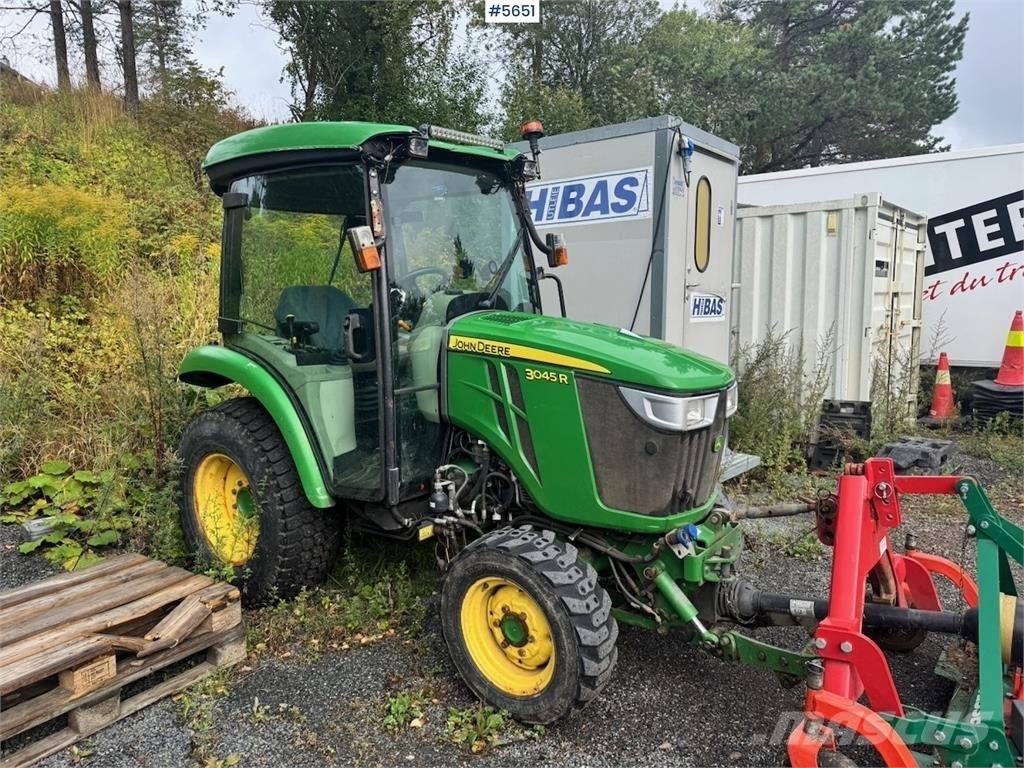 John Deere 3045R Tractors