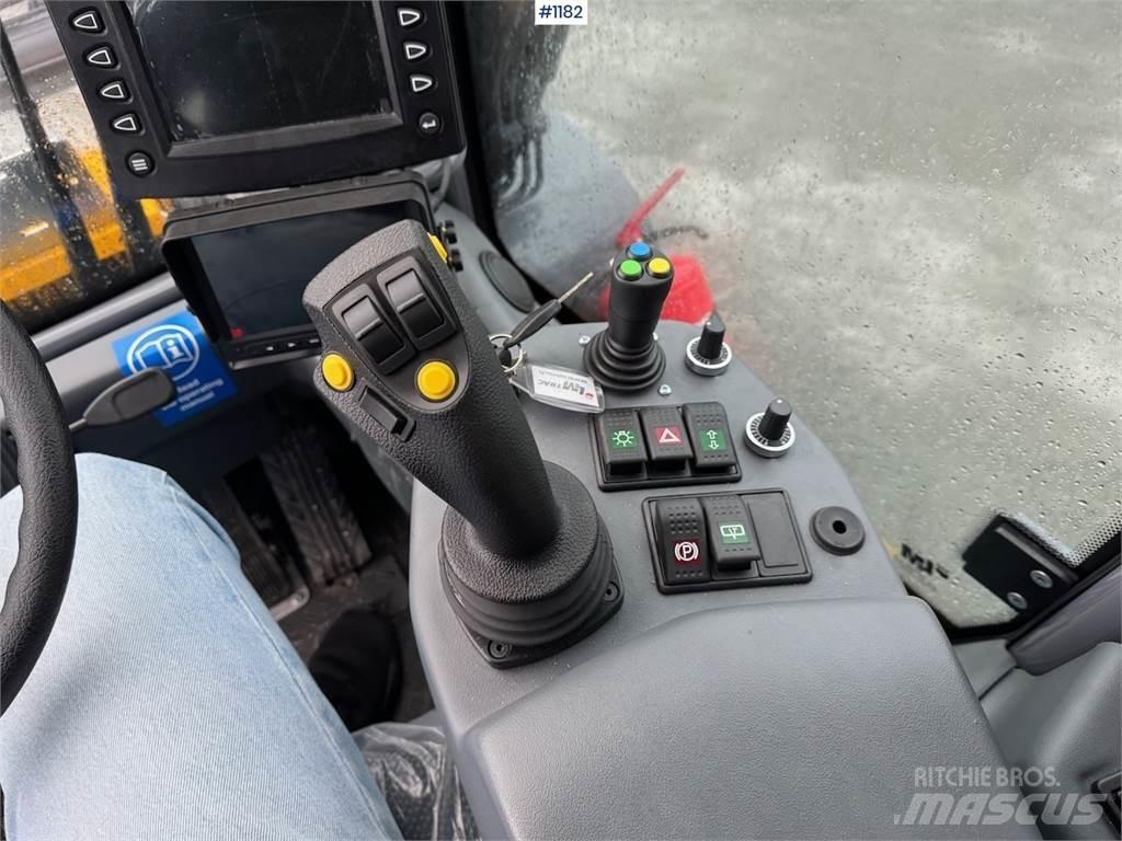 LM Trac 587 Multi purpose loaders