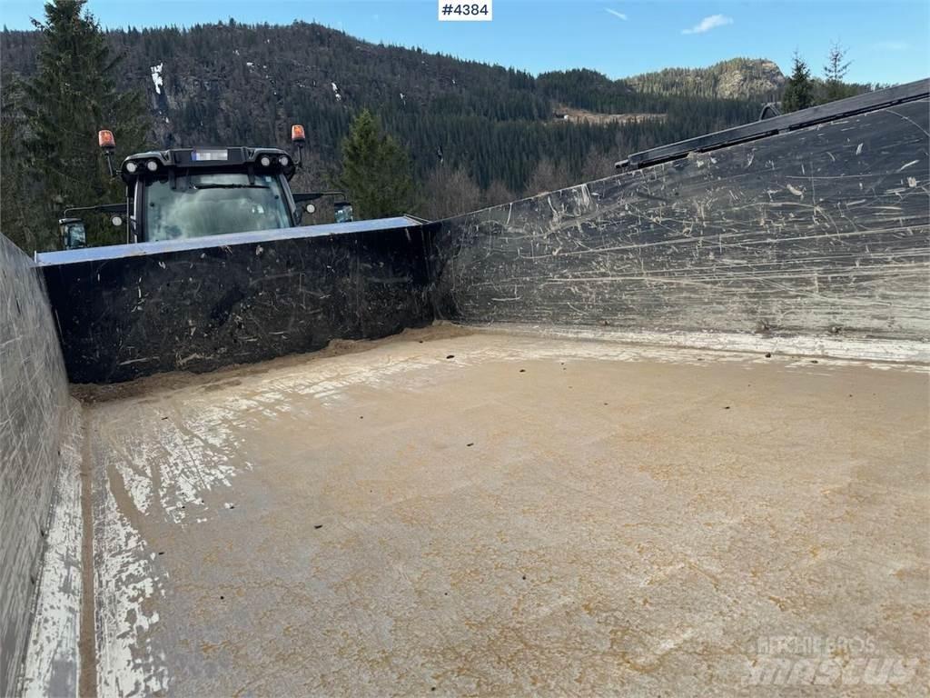 McCauley A2GP16 Dump Trailers