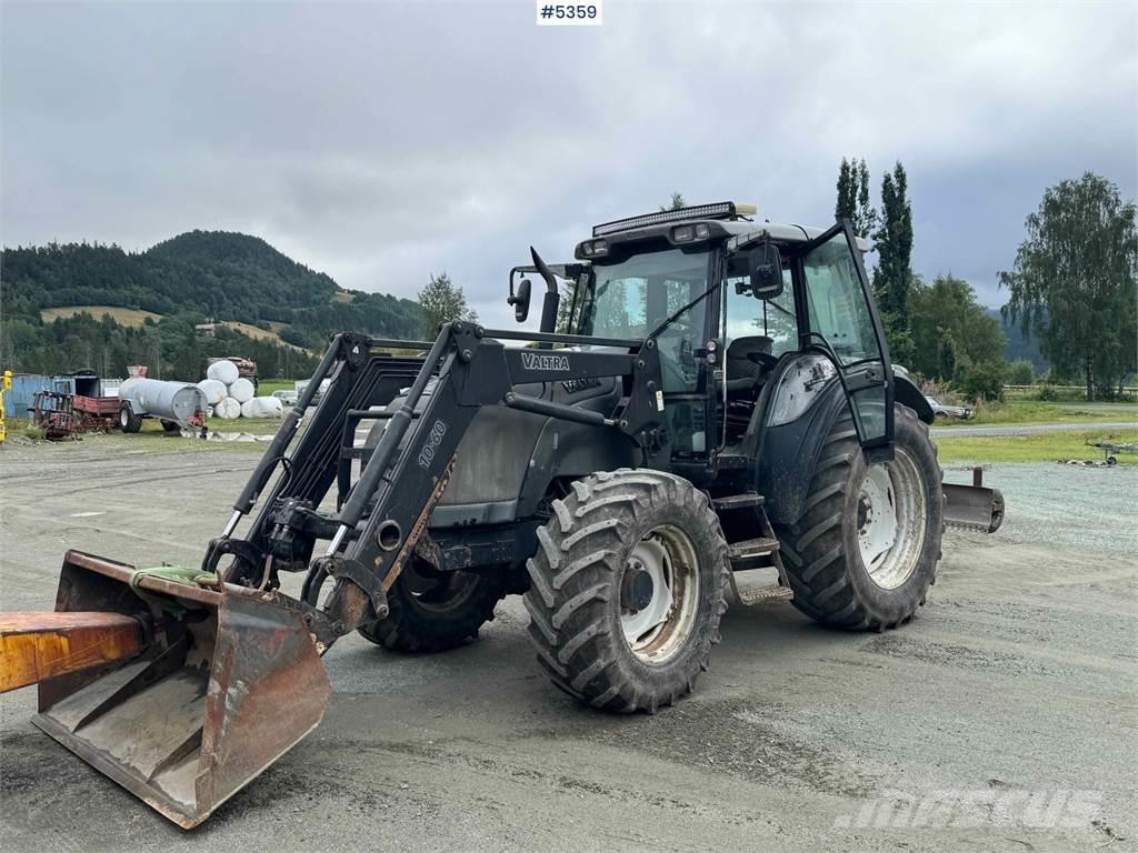 Valtra M120-4 Tractors