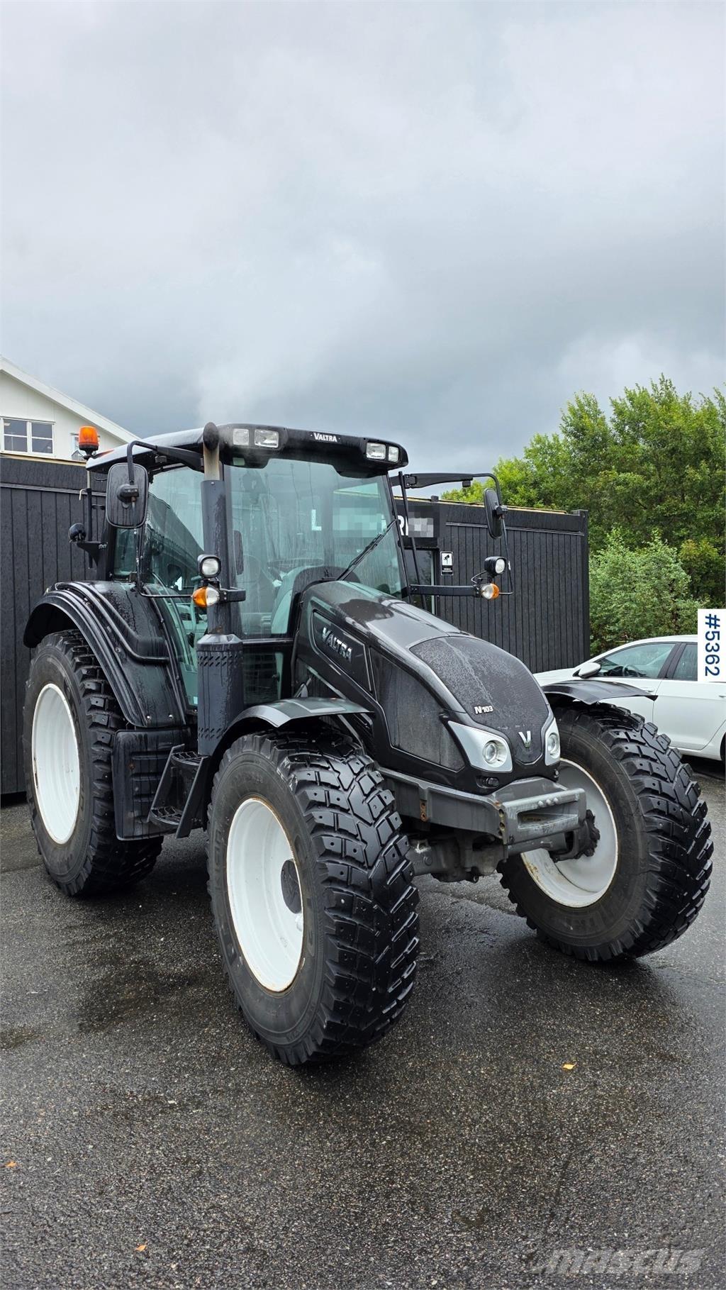 Valtra N103 Tractors