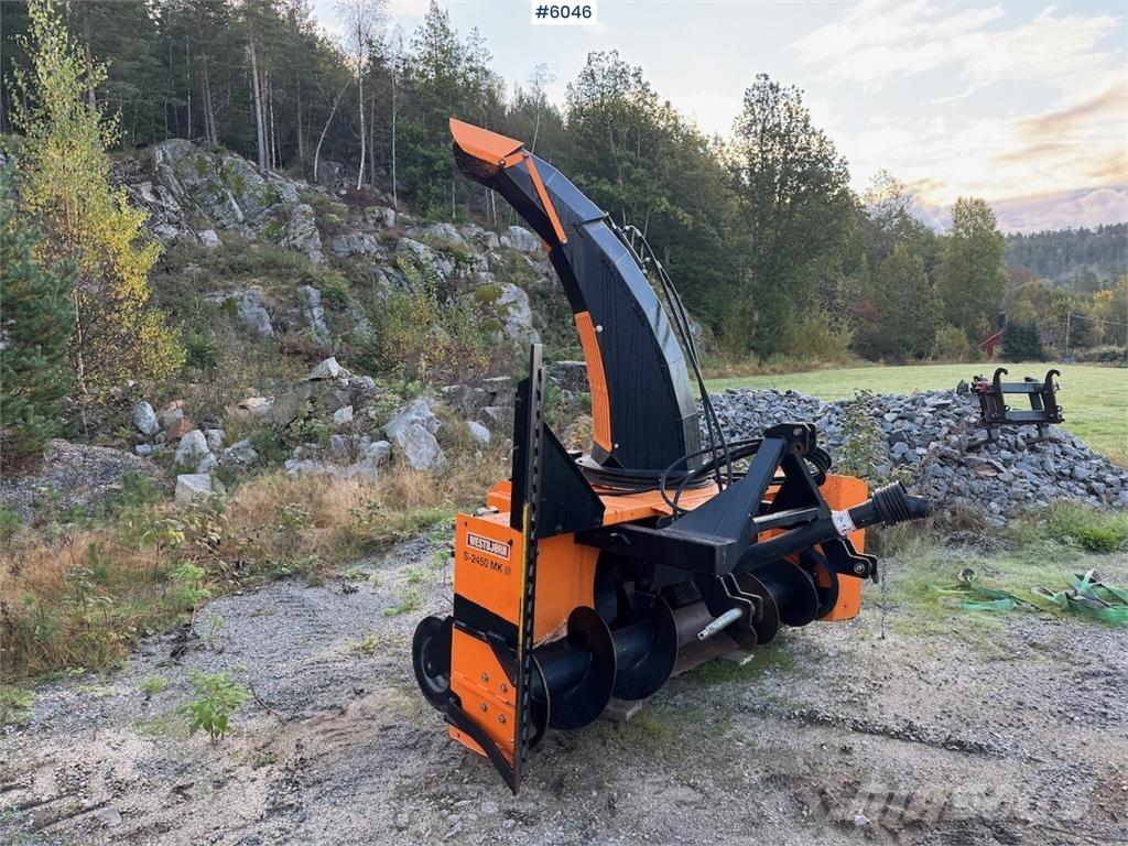  Westbjörn S2450 Snow Blades And Plows