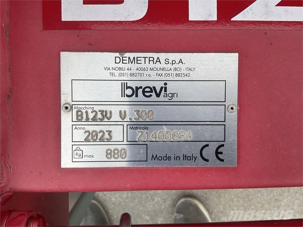  B123 - 300 Other Sowing Machines And Accessories