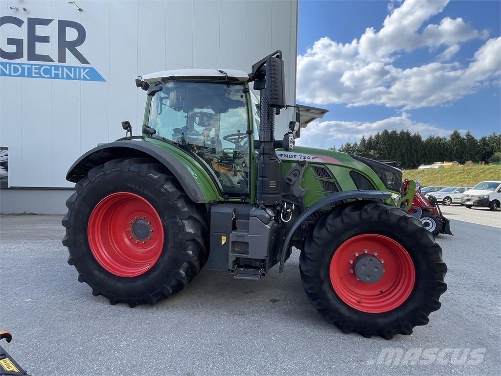 Fendt 724 Vario Tractors