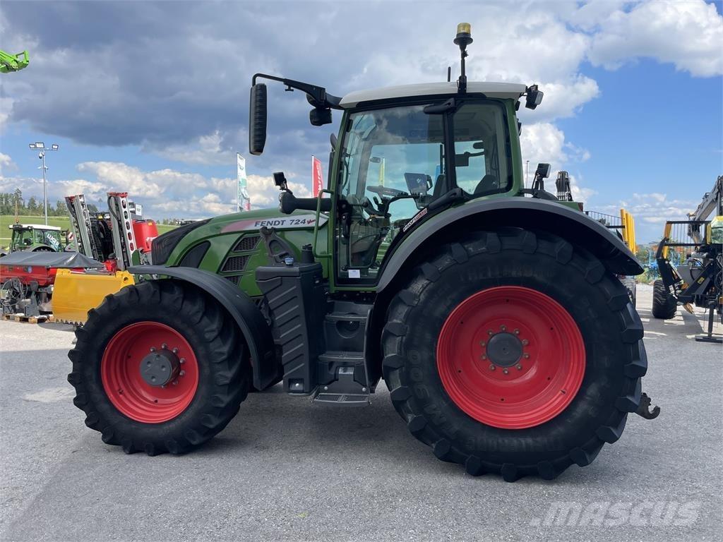 Fendt 724 Vario Tractors
