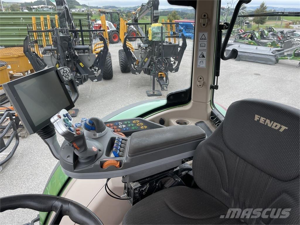 Fendt 724 Vario Tractors